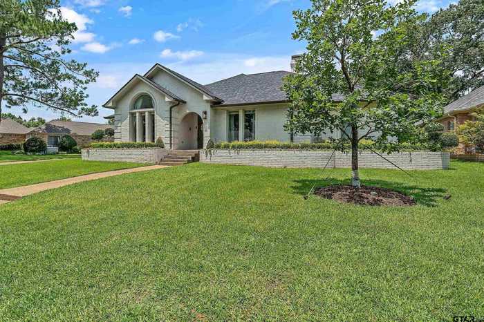 photo 2: 7002 Hollytree Cir, Tyler TX 75703