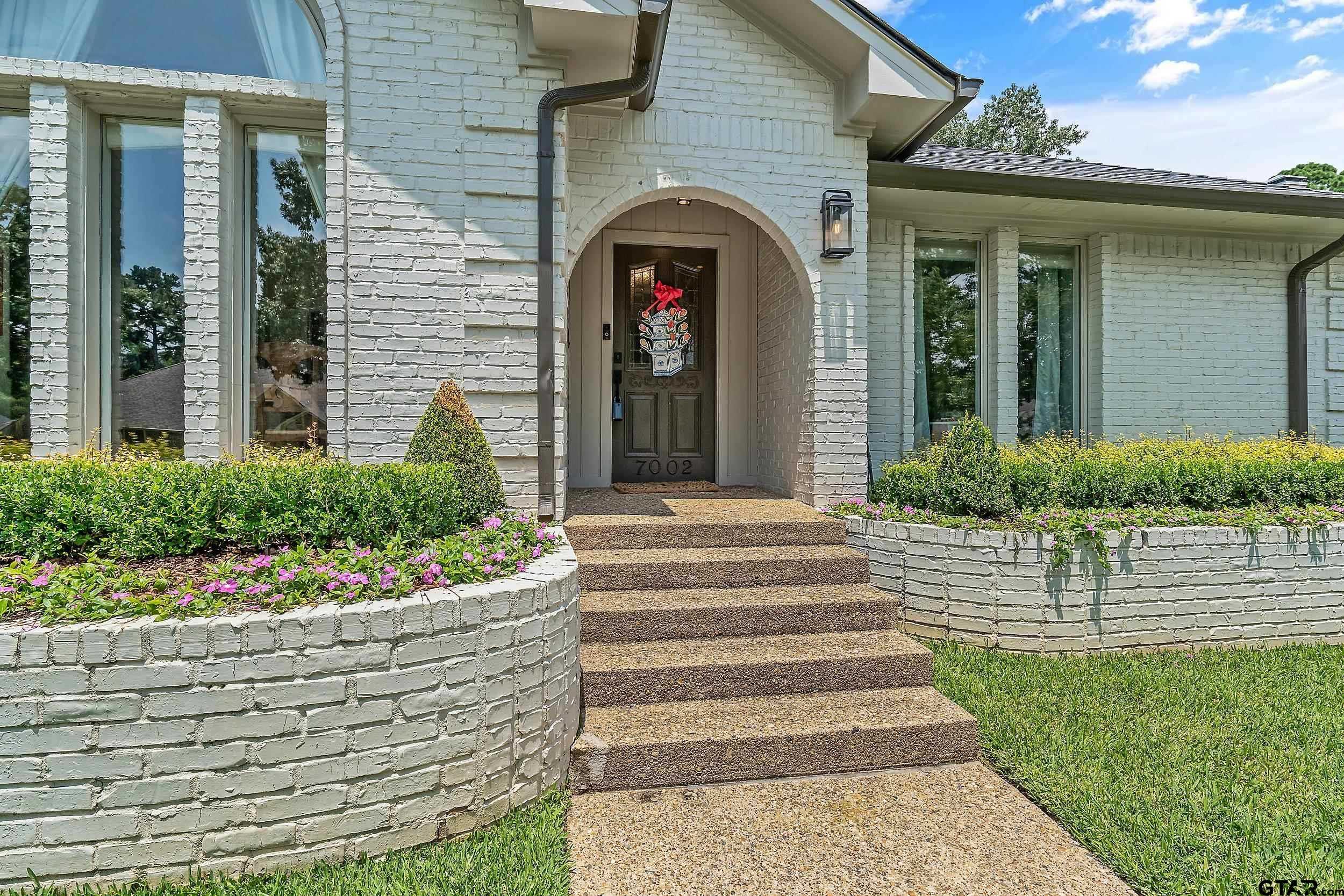 photo 3: 7002 Hollytree Cir, Tyler TX 75703