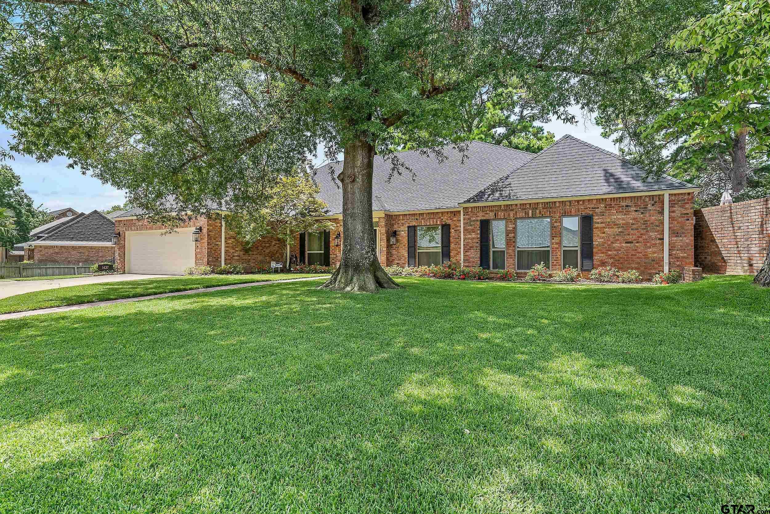 photo 2: 1437 Hollytree Place, Tyler TX 75703