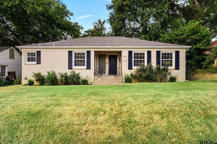 photo 1: 821 W 6th, Tyler TX 75701