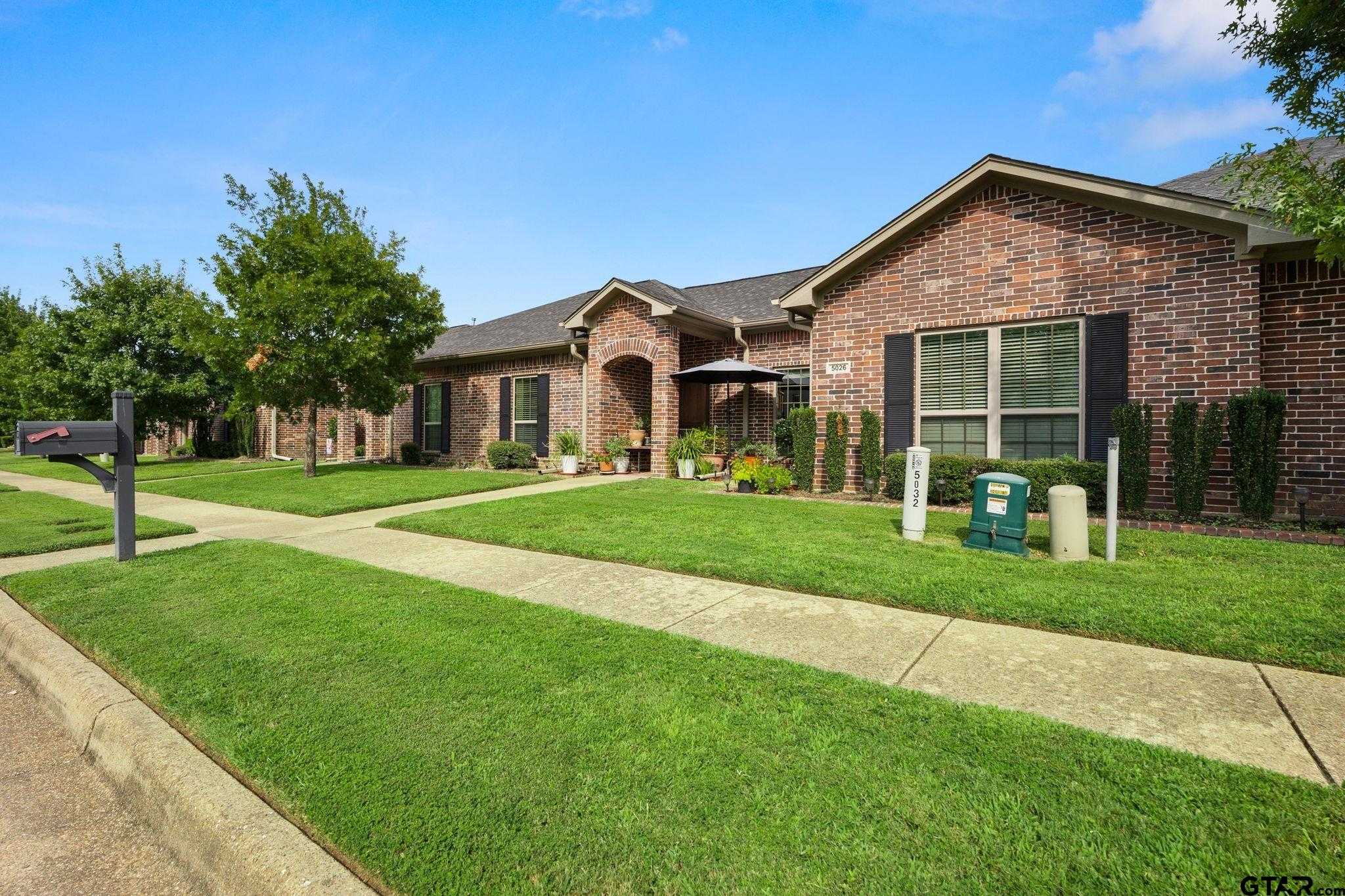 photo 3: 5026 Shiloh Village, Tyler TX 75703