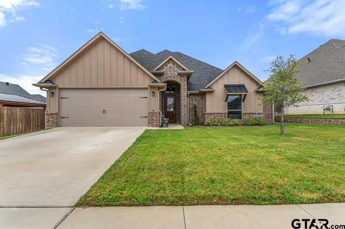 photo 1: 7289 Rolling Acres Pl, Tyler TX 75707