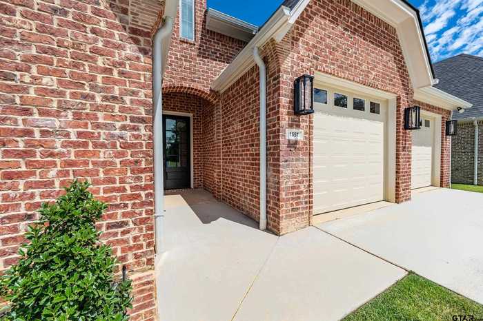 photo 2: 1657 Legacy Ct, Tyler TX 75703