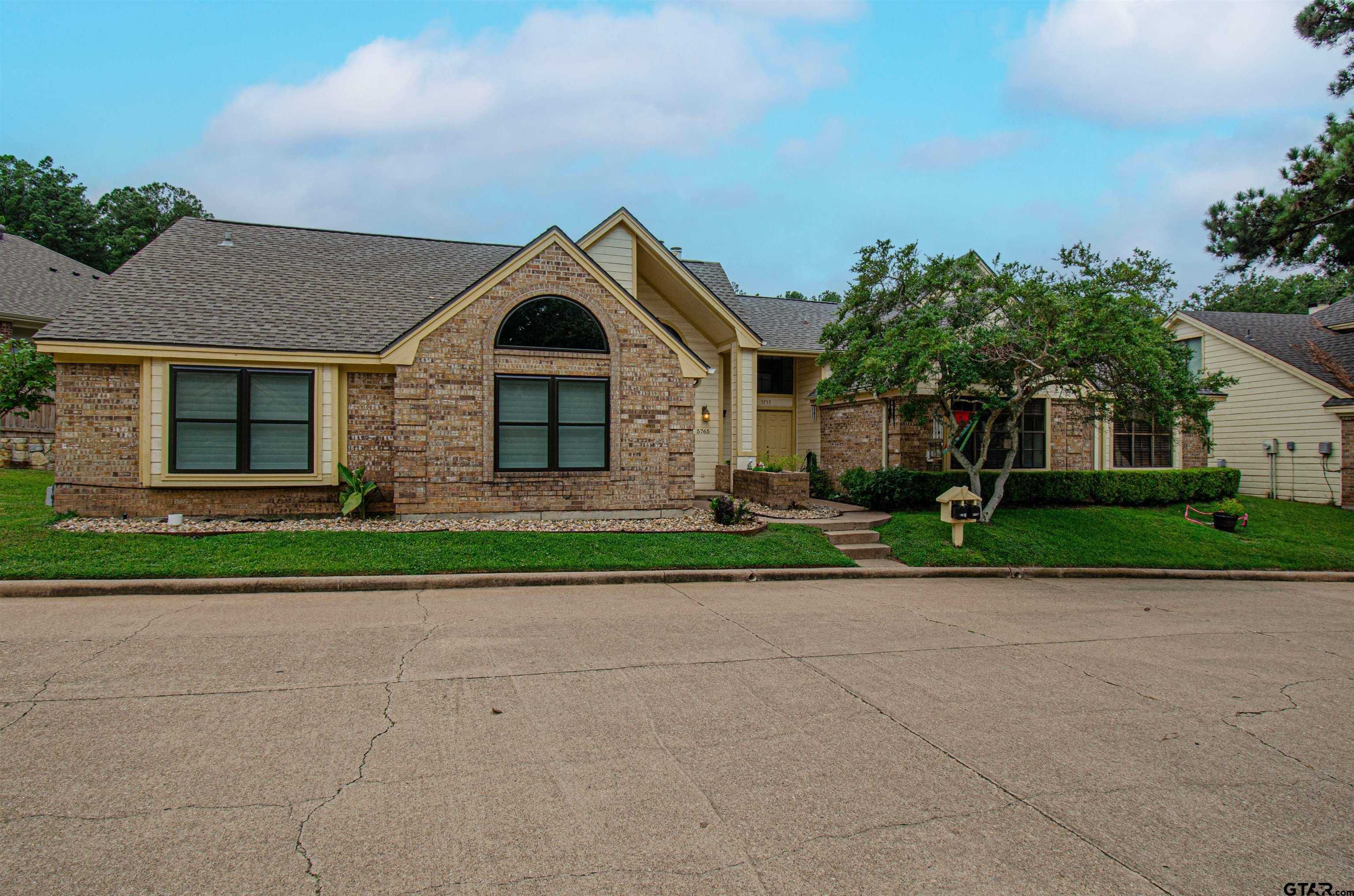 photo 3: 5755 Golden Oaks Drive, Tyler TX 75703