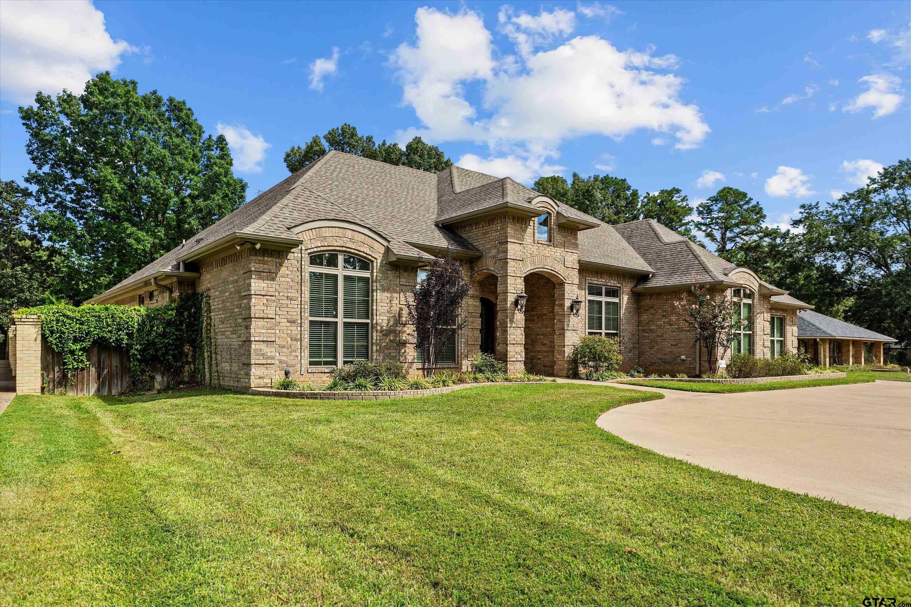 photo 3: 3910 Silverwood Dr., Tyler TX 75701