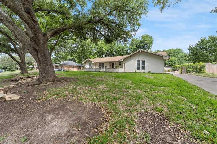 photo 2: 3401 Oakridge Lane, Waco TX 76708