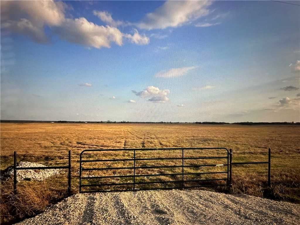 photo 1: 572 CR 182 Road, Marlin TX 76661