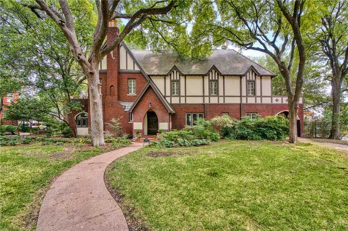 photo 1: 2828 Austin Avenue, Waco TX 76710