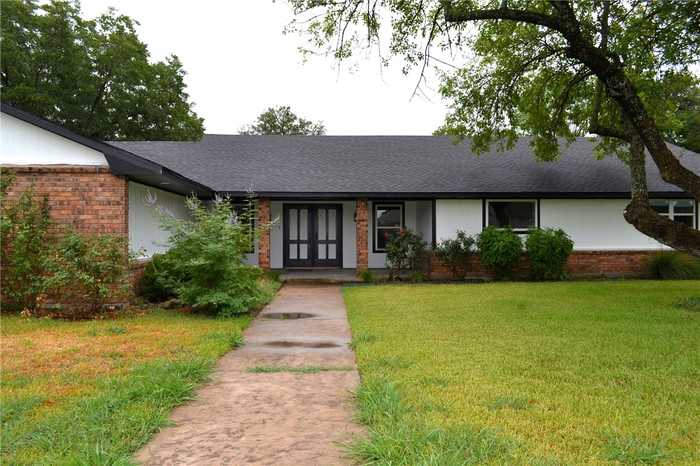 photo 2: 1049 W Moonlight Drive, Robinson TX 76706