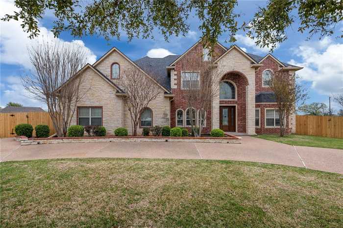 photo 1: 1040 Park Ridge Circle, McGregor TX 76657