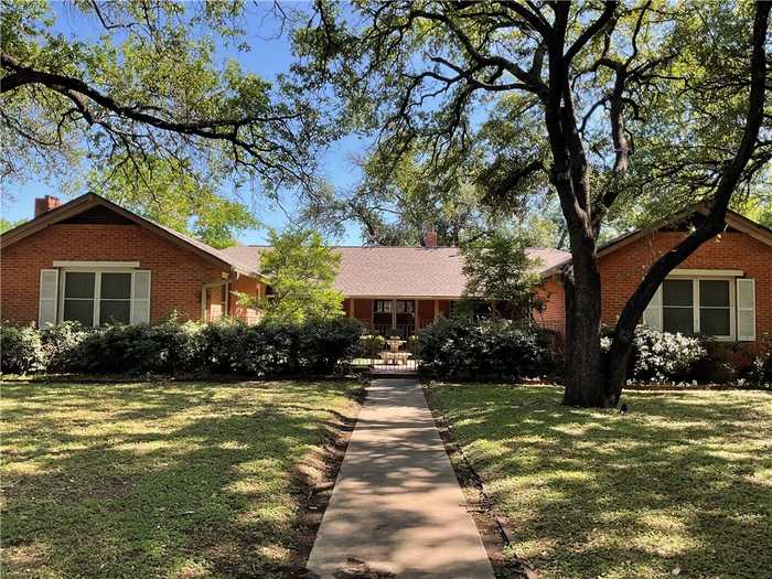 photo 1: 207 Castle Avenue, Waco TX 76710