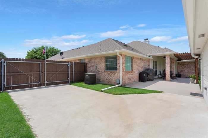 photo 35: 933 Queen Elizabeth Street, McGregor TX 76657