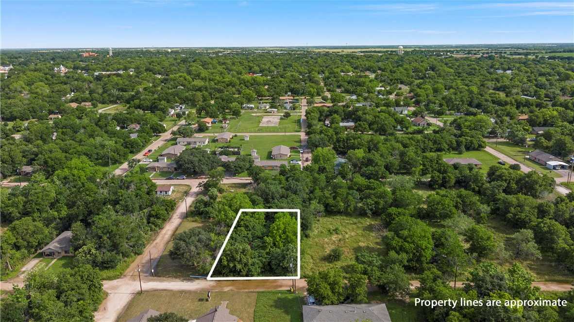 photo 1: 703 Stringfellow Avenue, Marlin TX 76661