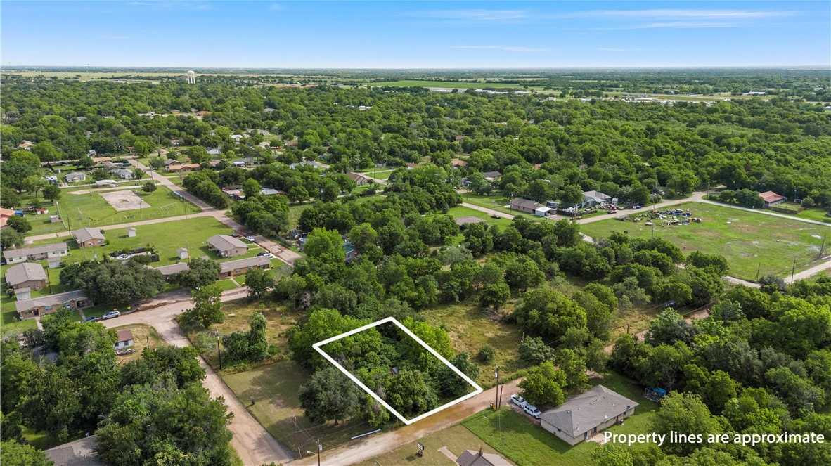 photo 3: 703 Stringfellow Avenue, Marlin TX 76661