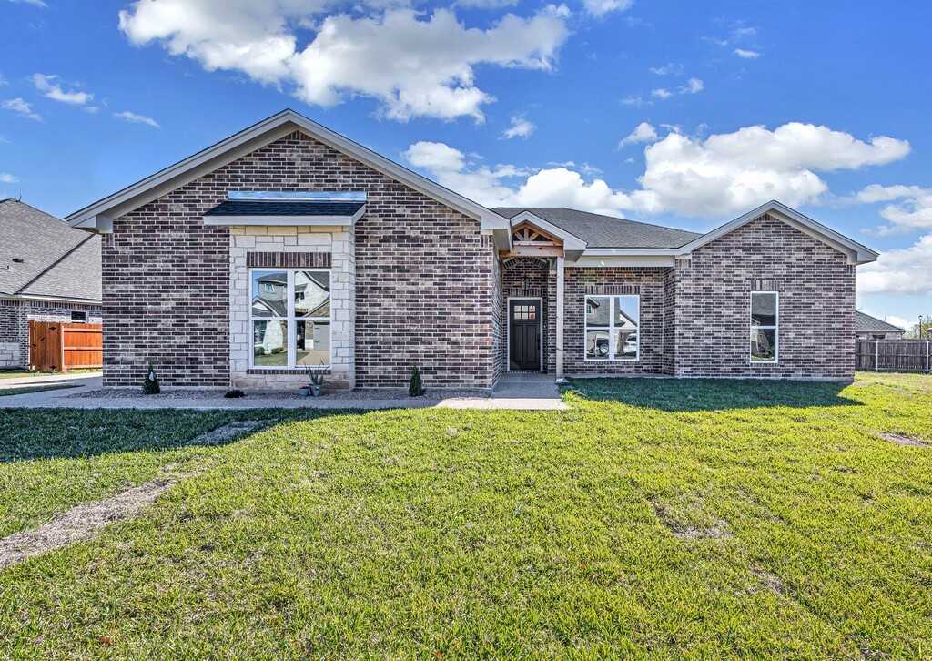 photo 1: 910 Cumberland Street, McGregor TX 76657