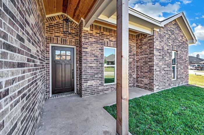 photo 2: 910 Cumberland Street, McGregor TX 76657