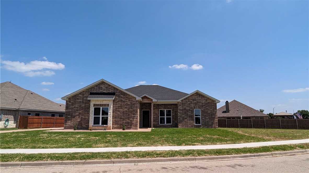 photo 3: 910 Cumberland Street, McGregor TX 76657