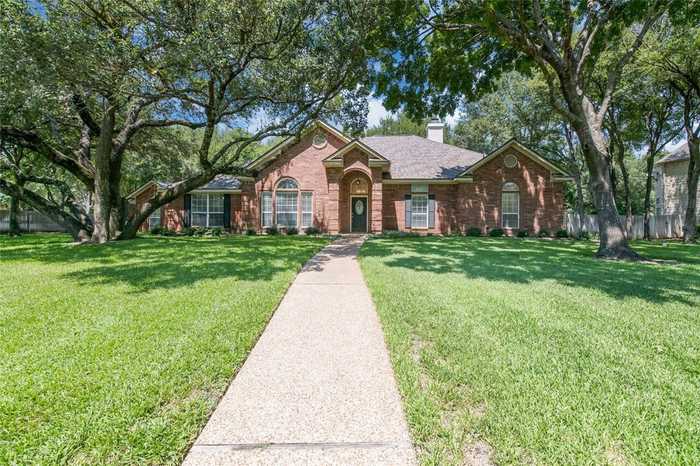 photo 1: 334 Stone Creek Circle, McGregor TX 76657