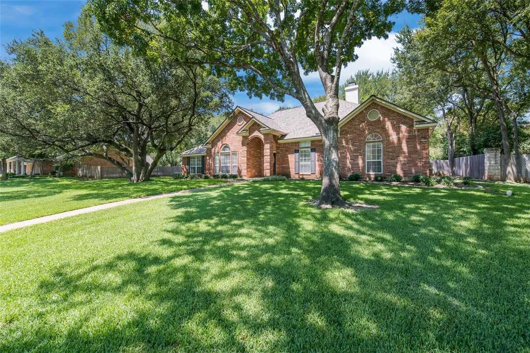 photo 2: 334 Stone Creek Circle, McGregor TX 76657