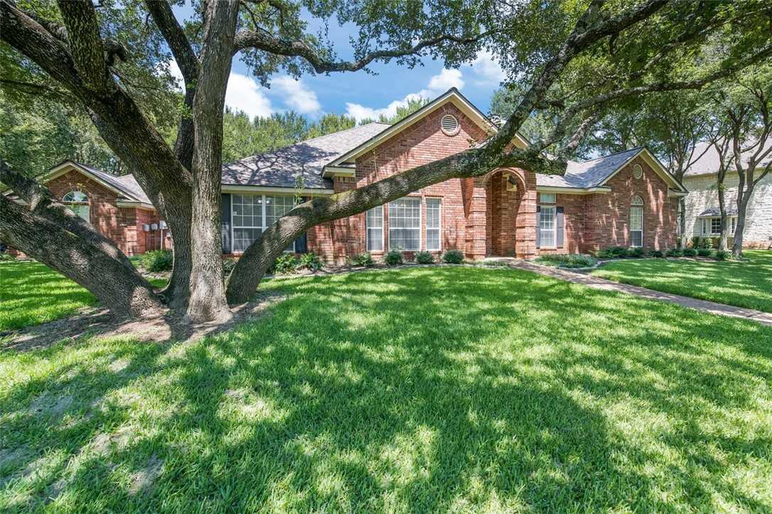 photo 3: 334 Stone Creek Circle, McGregor TX 76657