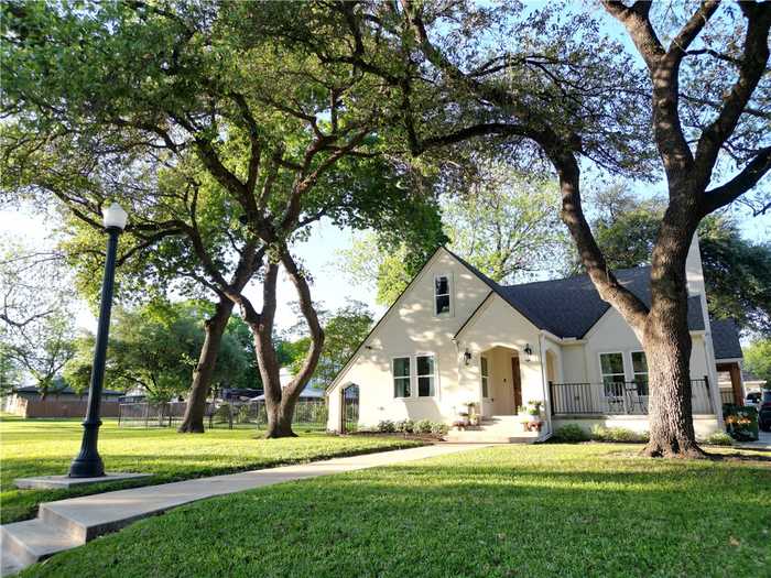 photo 1: 415 Oriental Road, Waco TX 76710