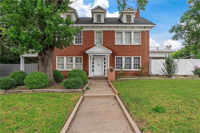 photo 2: 1811 Colcord Avenue, Waco TX 76707