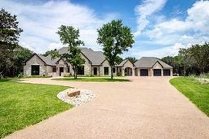 photo 2: 1136 Queen Elizabeth Drive, McGregor TX 76657