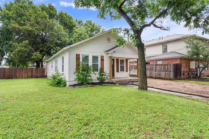 photo 2: 2004 S 11th Street, Waco TX 76706