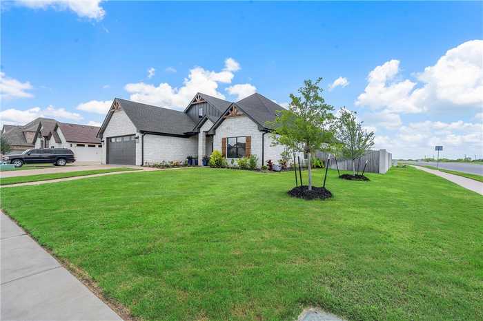 photo 2: 2124 Stinson Court, Lorena TX 76655