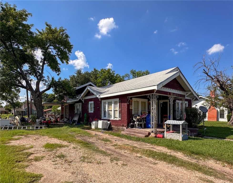 photo 3: 312 E Avenue C, Rosebud TX 76570