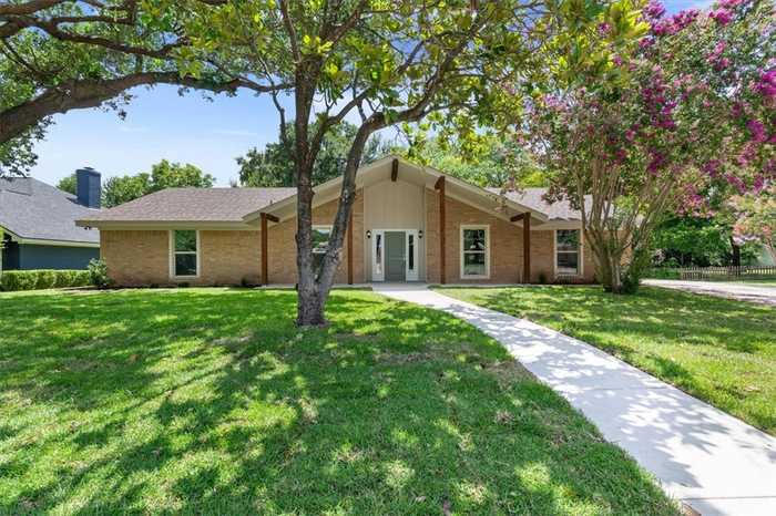 photo 1: 9304 Country Lake Drive, Waco TX 76708