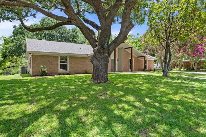 photo 2: 9304 Country Lake Drive, Waco TX 76708