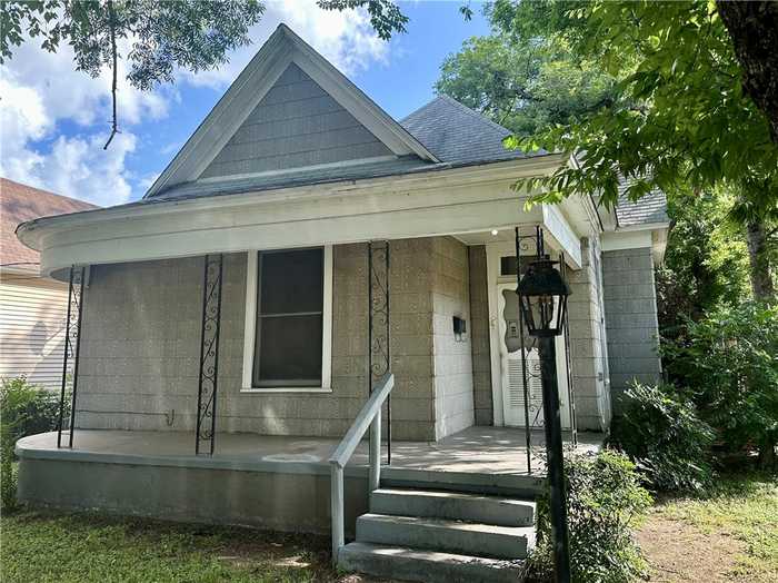 photo 1: 914 N 10th Street, Waco TX 76707