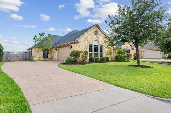 photo 2: 420 Silver Spur Trail, McGregor TX 76657