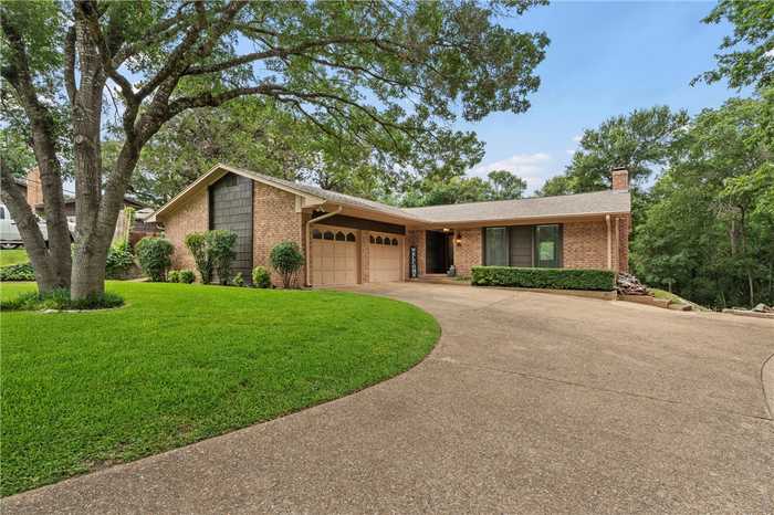 photo 2: 2907 Maple Hill Circle, Waco TX 76708