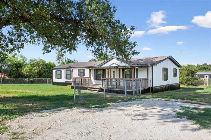 photo 2: 610 Faulkenberry Road, Groesbeck TX 76642