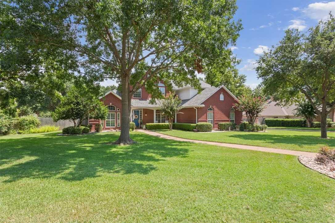 photo 3: 2055 Oak Glen Drive, McGregor TX 76657