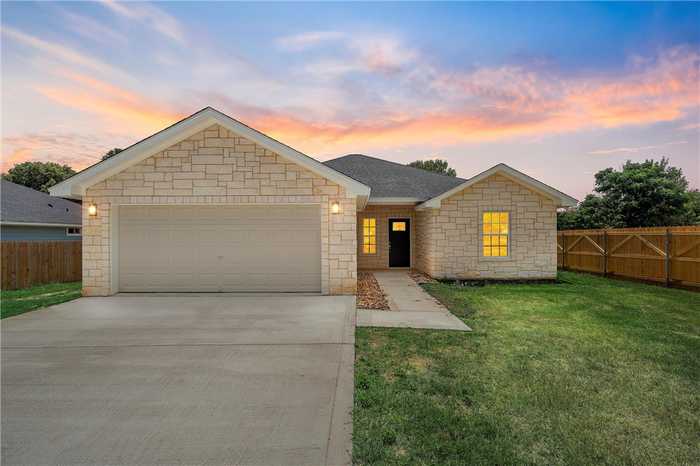 photo 1: 1112 Bongard Circle, Waco TX 76705