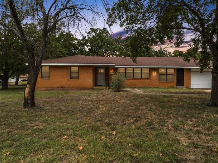 photo 1: 4100 Kendall Lane, Waco TX 76705