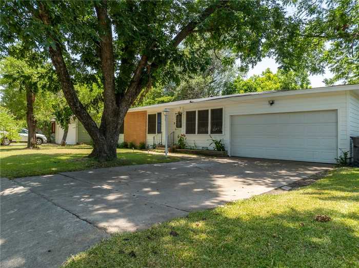 photo 2: 2519 S 24th Street, Waco TX 76706