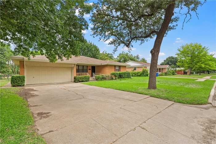 photo 2: 2131 Collins Drive, Waco TX 76710