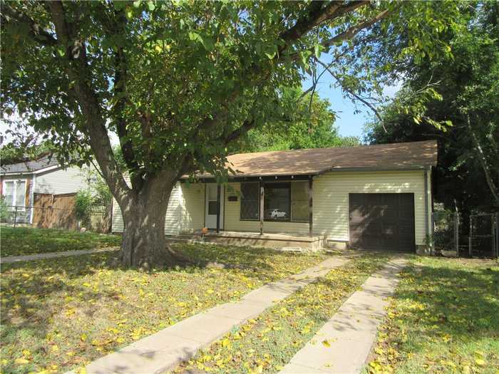 photo 1: 3921 Parrott Avenue, Waco TX 76707