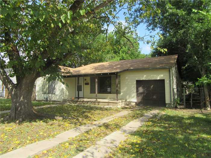 photo 2: 3921 Parrott Avenue, Waco TX 76707