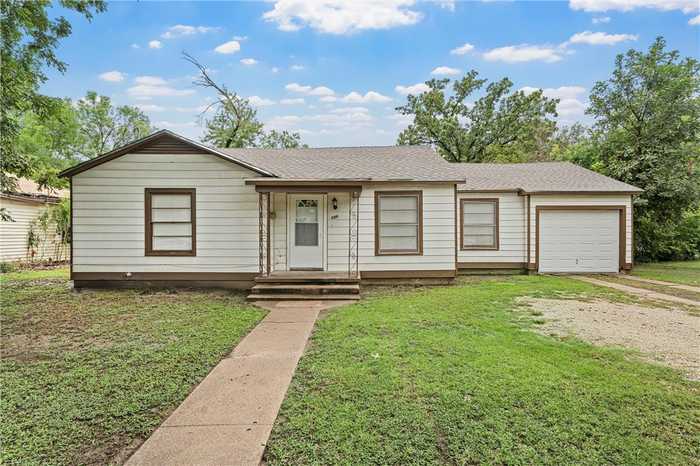 photo 1: 206 Mistletoe Drive, Marlin TX 76661