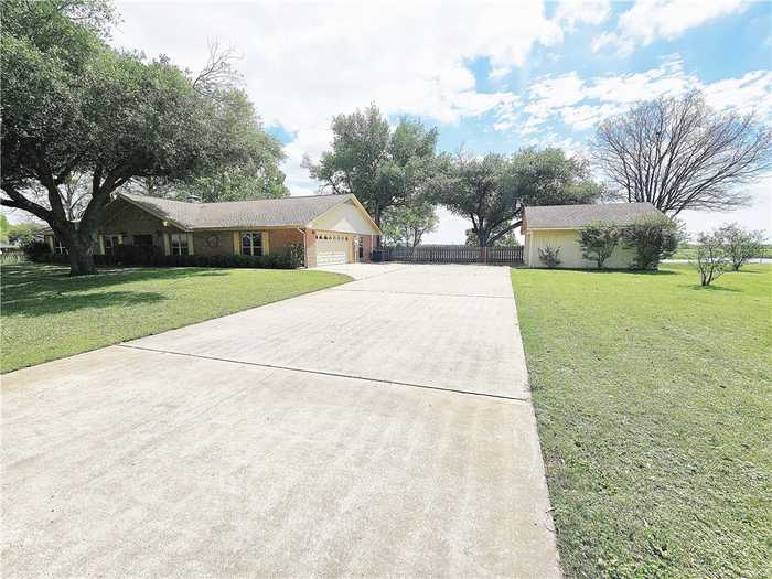 photo 2: 202 Lee Street, Groesbeck TX 76642