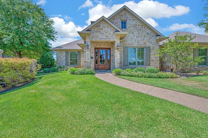 photo 2: 1400 Ridgewood Drive, Waco TX 76710