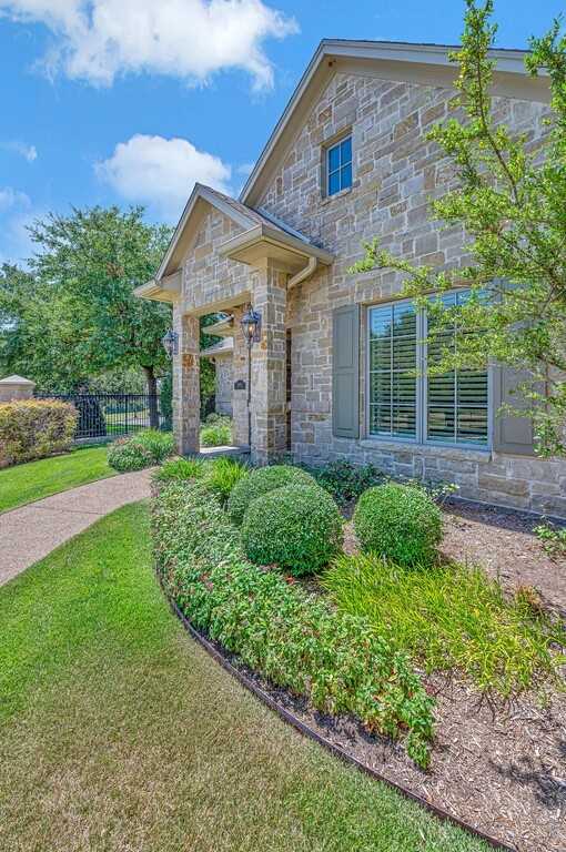 photo 3: 1400 Ridgewood Drive, Waco TX 76710