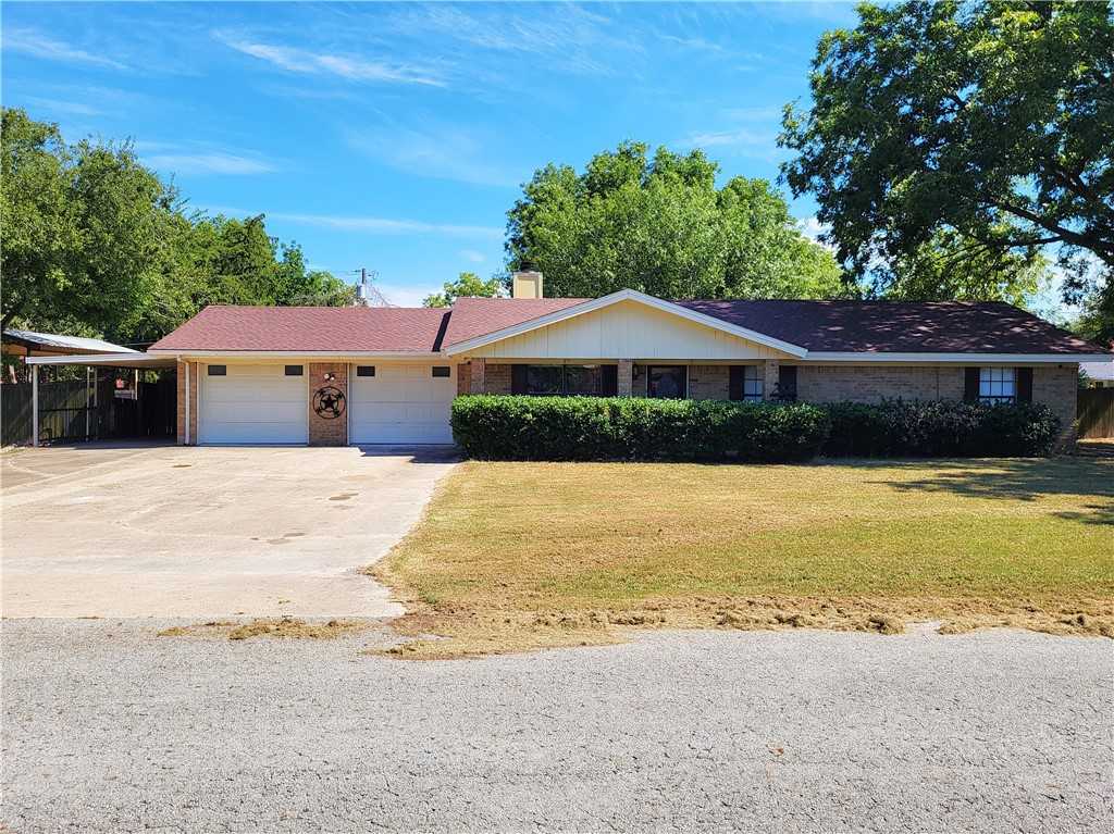 photo 1: 402 Allison Avenue, Groesbeck TX 76642