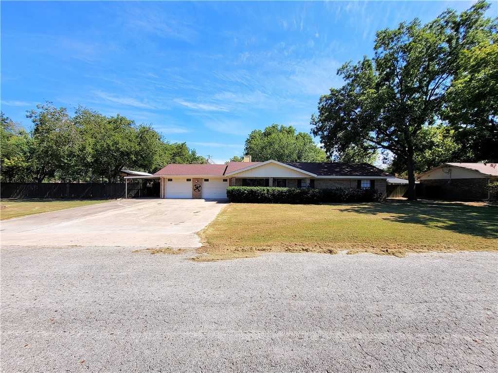 photo 2: 402 Allison Avenue, Groesbeck TX 76642