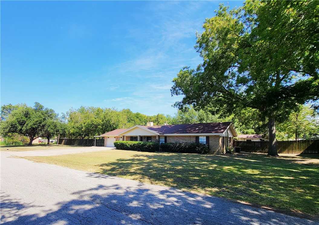 photo 3: 402 Allison Avenue, Groesbeck TX 76642